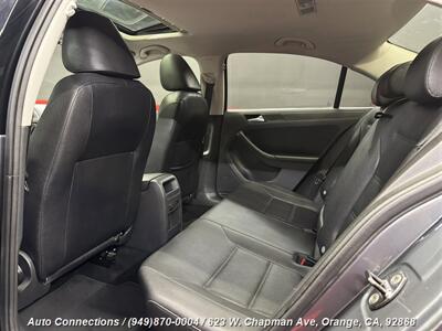 2012 Volkswagen Jetta SE PZEV   - Photo 9 - Orange, CA 92868
