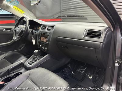 2012 Volkswagen Jetta SE PZEV   - Photo 10 - Orange, CA 92868