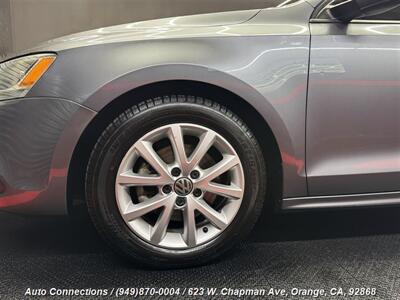 2012 Volkswagen Jetta SE PZEV   - Photo 31 - Orange, CA 92868