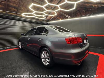 2012 Volkswagen Jetta SE PZEV   - Photo 4 - Orange, CA 92868