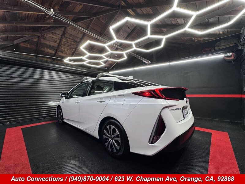 2022 Toyota Prius Prime XLE - Photo 4 - Orange, CA 92868