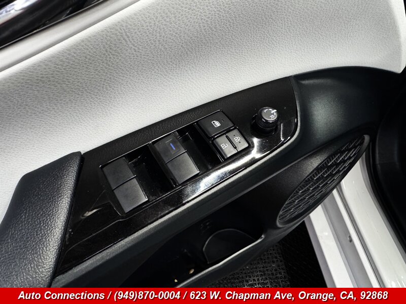 2022 Toyota Prius Prime XLE - Photo 21 - Orange, CA 92868