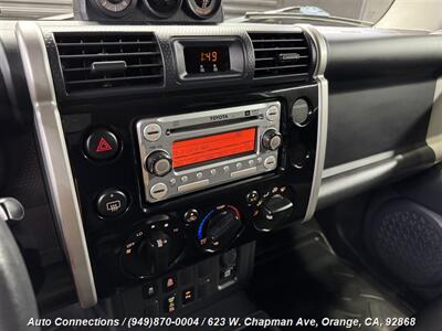 2014 Toyota FJ Cruiser   - Photo 19 - Orange, CA 92868