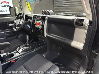 2014 Toyota FJ Cruiser   - Photo 10 - Orange, CA 92868