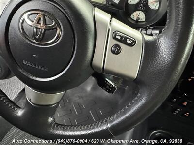 2014 Toyota FJ Cruiser   - Photo 15 - Orange, CA 92868