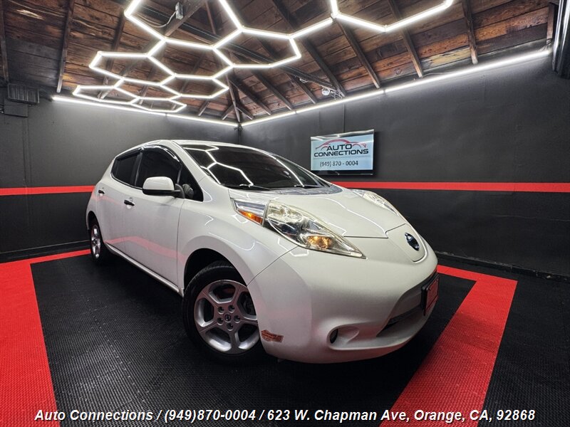 2013 Nissan LEAF SV - Photo 1 - Orange, CA 92868