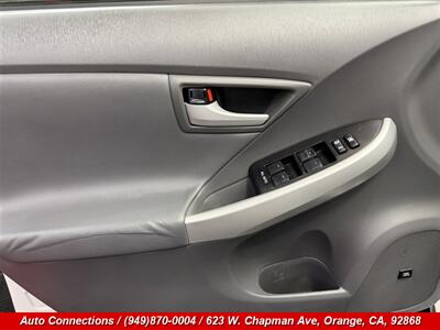 2010 Toyota Prius V   - Photo 24 - Orange, CA 92868
