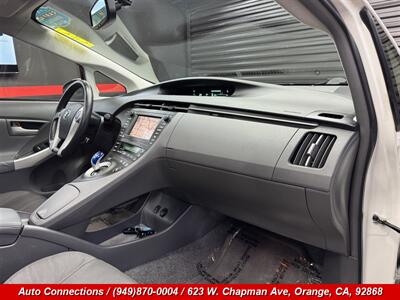 2010 Toyota Prius V   - Photo 10 - Orange, CA 92868