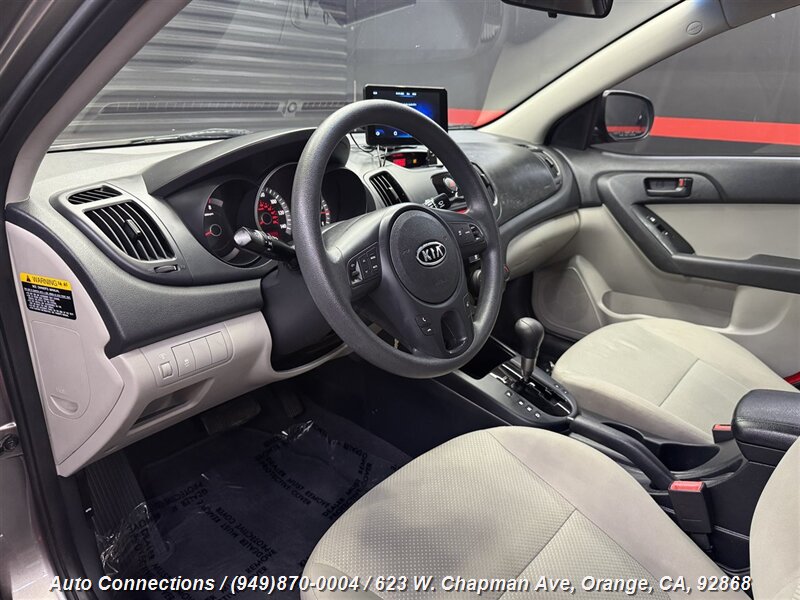 2010 Kia Forte EX photo 9