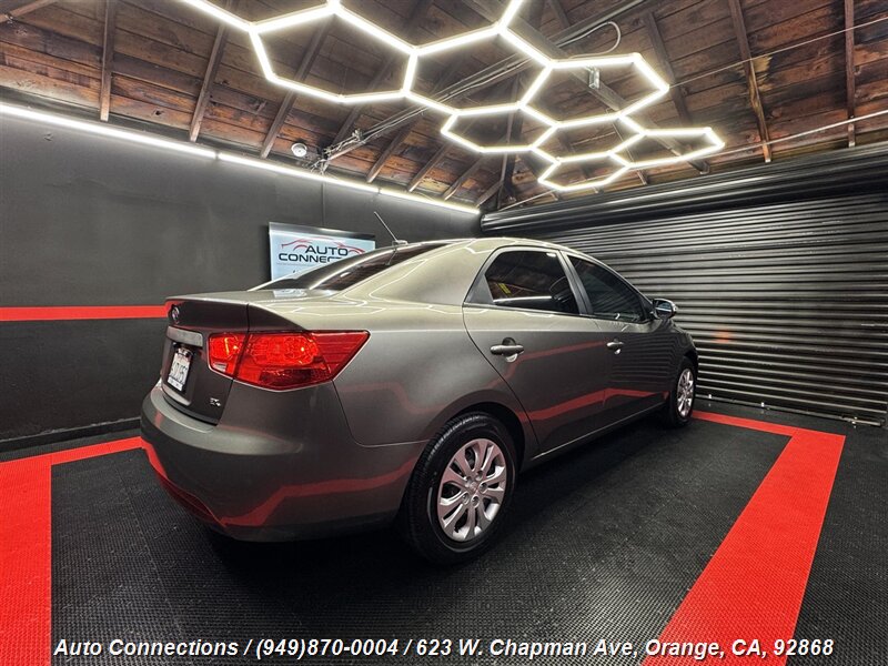 2010 Kia Forte EX photo 2