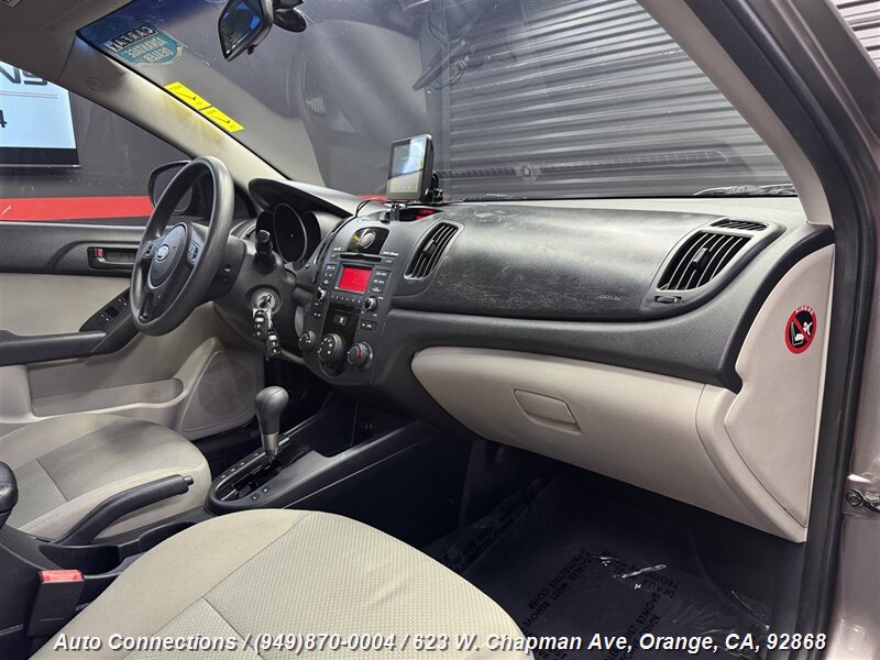 2010 Kia Forte EX photo 8