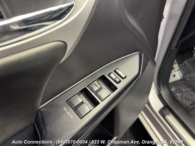 2012 Lexus CT 200h photo 25