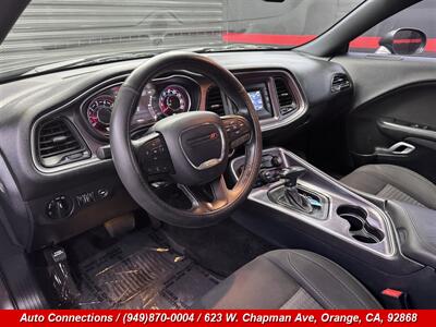 2015 Dodge Challenger SXT - Photo 11 - Orange, CA 92868