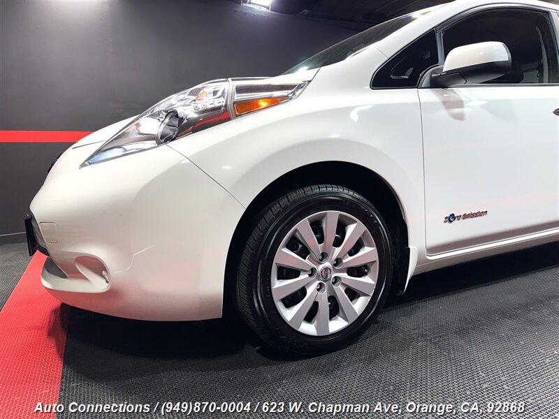 2013 Nissan LEAF S photo 30