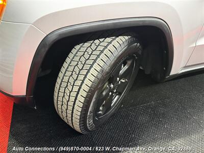 2011 Jeep Grand Cherokee Laredo X   - Photo 37 - Orange, CA 92868