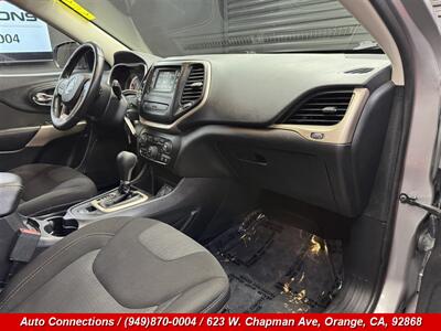 2017 Jeep Cherokee Latitude   - Photo 10 - Orange, CA 92868