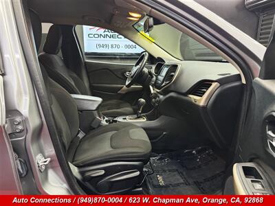 2017 Jeep Cherokee Latitude   - Photo 7 - Orange, CA 92868