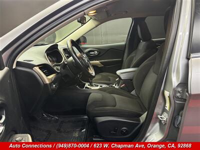 2017 Jeep Cherokee Latitude   - Photo 6 - Orange, CA 92868