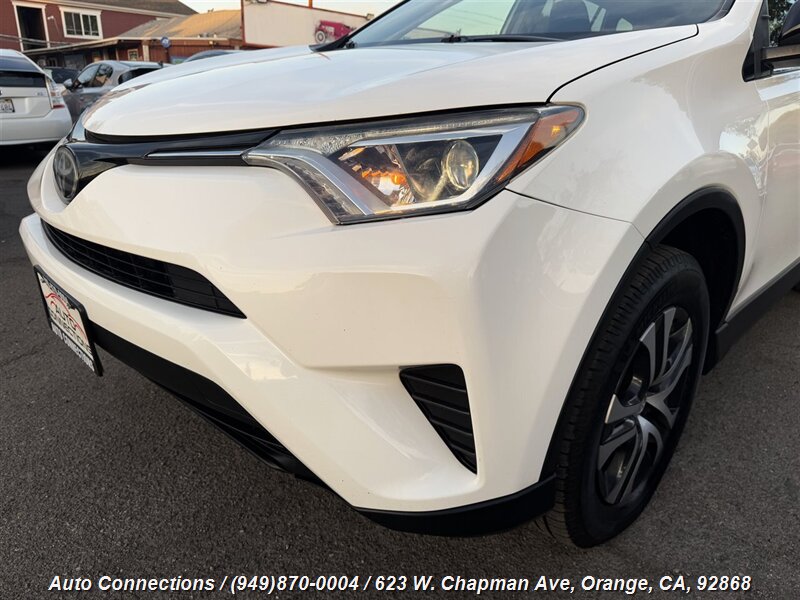 2017 Toyota RAV4 LE photo 33