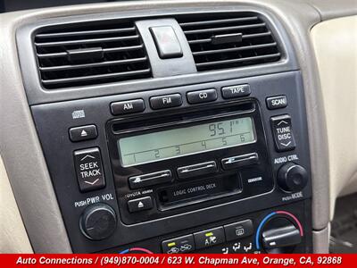 2001 Toyota Avalon XL   - Photo 16 - Orange, CA 92868