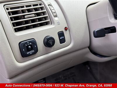 2001 Toyota Avalon XL   - Photo 17 - Orange, CA 92868