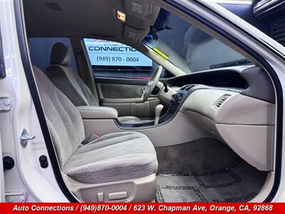 2001 Toyota Avalon XL   - Photo 7 - Orange, CA 92868