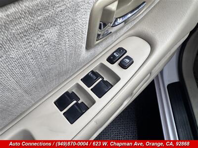 2001 Toyota Avalon XL   - Photo 18 - Orange, CA 92868