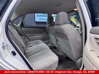 2001 Toyota Avalon XL   - Photo 8 - Orange, CA 92868