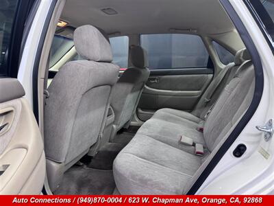 2001 Toyota Avalon XL   - Photo 9 - Orange, CA 92868