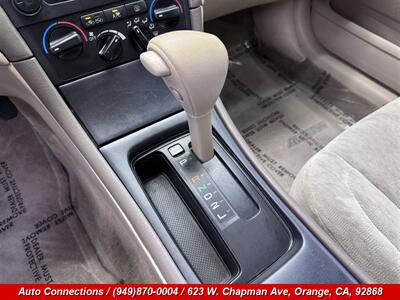 2001 Toyota Avalon XL   - Photo 14 - Orange, CA 92868