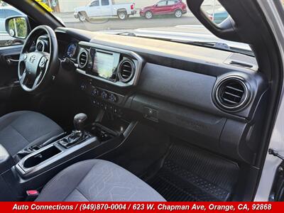 2019 Toyota Tacoma TRD Sport   - Photo 10 - Orange, CA 92868