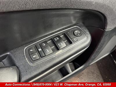 2016 Chrysler 300C   - Photo 25 - Orange, CA 92868