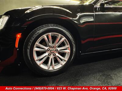 2016 Chrysler 300C   - Photo 37 - Orange, CA 92868