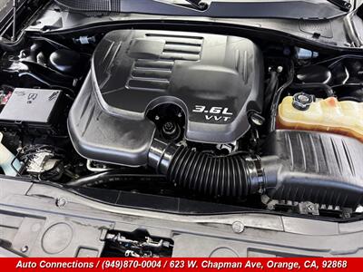 2016 Chrysler 300C   - Photo 33 - Orange, CA 92868