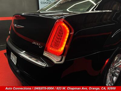 2016 Chrysler 300C   - Photo 36 - Orange, CA 92868