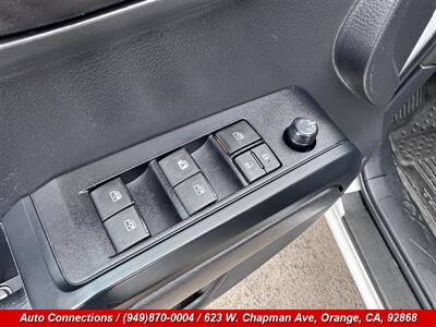 2022 Toyota Tacoma SR V6   - Photo 21 - Orange, CA 92868