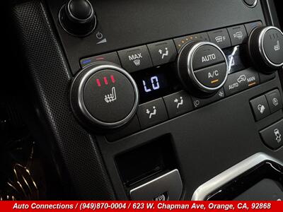 2019 Land Rover Range Rover Evoque SE   - Photo 15 - Orange, CA 92868