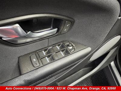 2019 Land Rover Range Rover Evoque SE   - Photo 21 - Orange, CA 92868