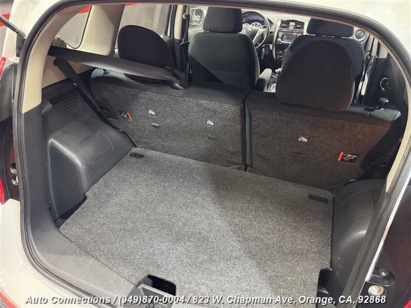 2016 Nissan Versa Note SV photo 25