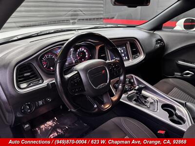 2021 Dodge Challenger SXT - Photo 11 - Orange, CA 92868