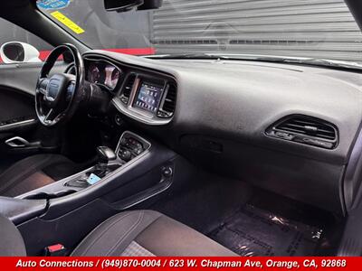 2021 Dodge Challenger SXT - Photo 10 - Orange, CA 92868
