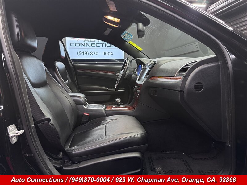 2014 Chrysler 300 Series - Photo 7 - Orange, CA 92868