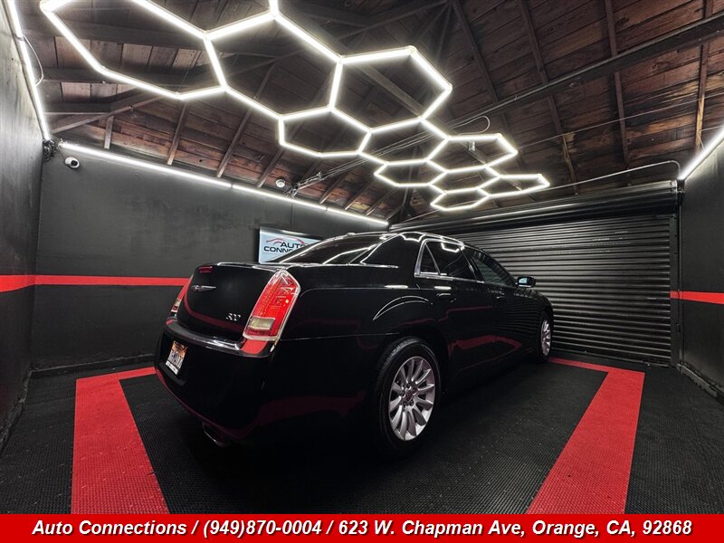 2014 Chrysler 300 Series - Photo 3 - Orange, CA 92868