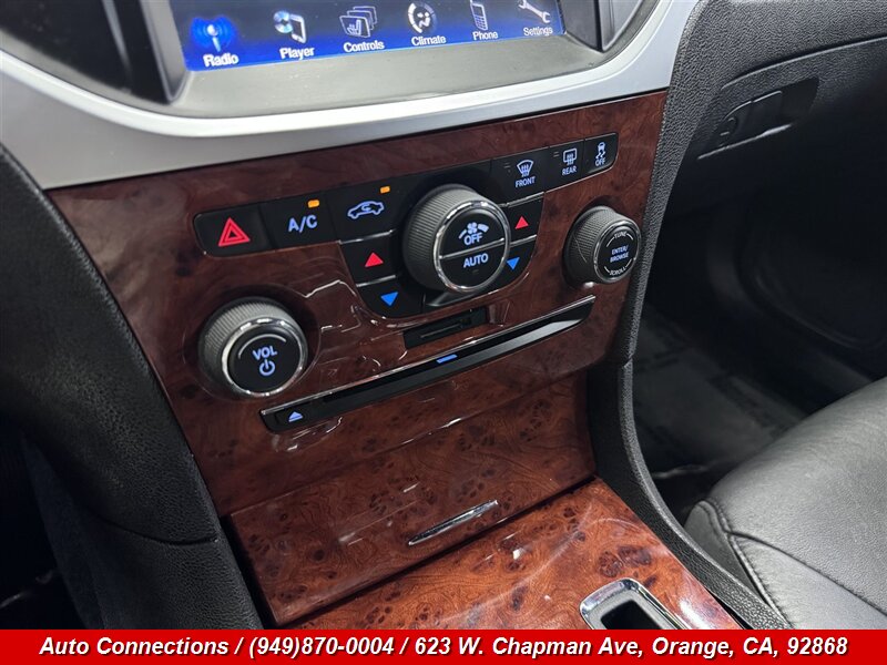 2014 Chrysler 300 Series - Photo 16 - Orange, CA 92868