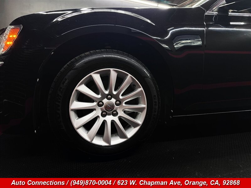 2014 Chrysler 300 Series - Photo 25 - Orange, CA 92868