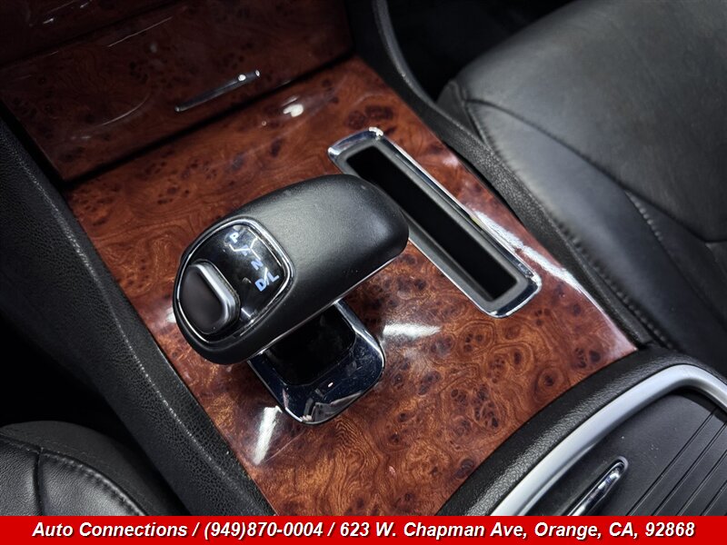 2014 Chrysler 300 Series - Photo 14 - Orange, CA 92868