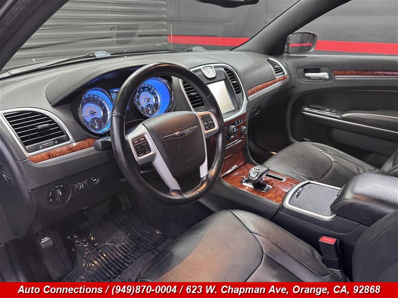 2014 Chrysler 300 Series - Photo 11 - Orange, CA 92868