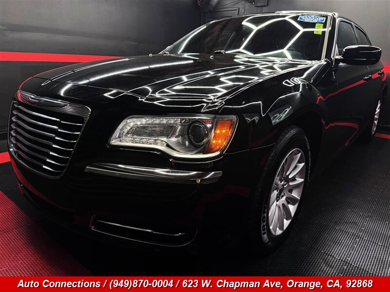 2014 Chrysler 300 Series - Photo 23 - Orange, CA 92868