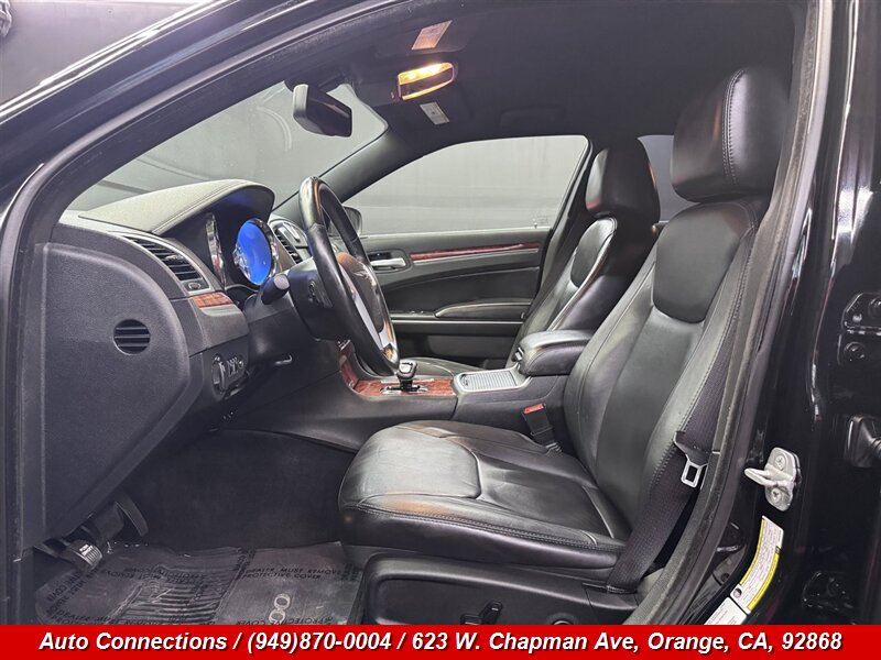 2014 Chrysler 300 Series - Photo 6 - Orange, CA 92868