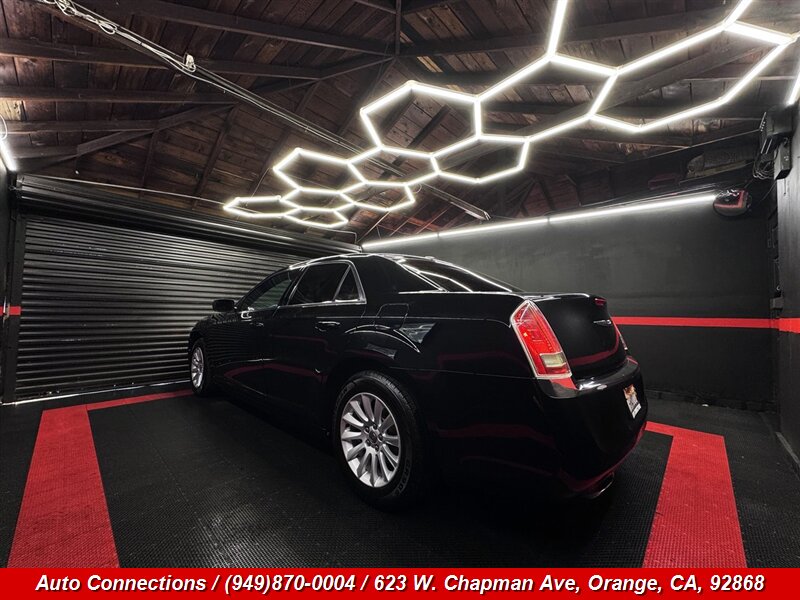 2014 Chrysler 300 Series - Photo 4 - Orange, CA 92868